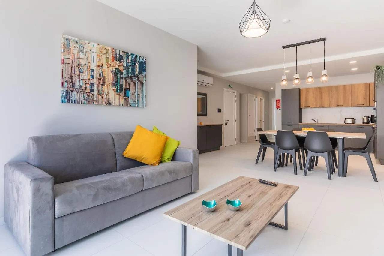 Your Home Away From Home - Top Floor Apt Close To The Beach & Entertainment Is-Swieqi