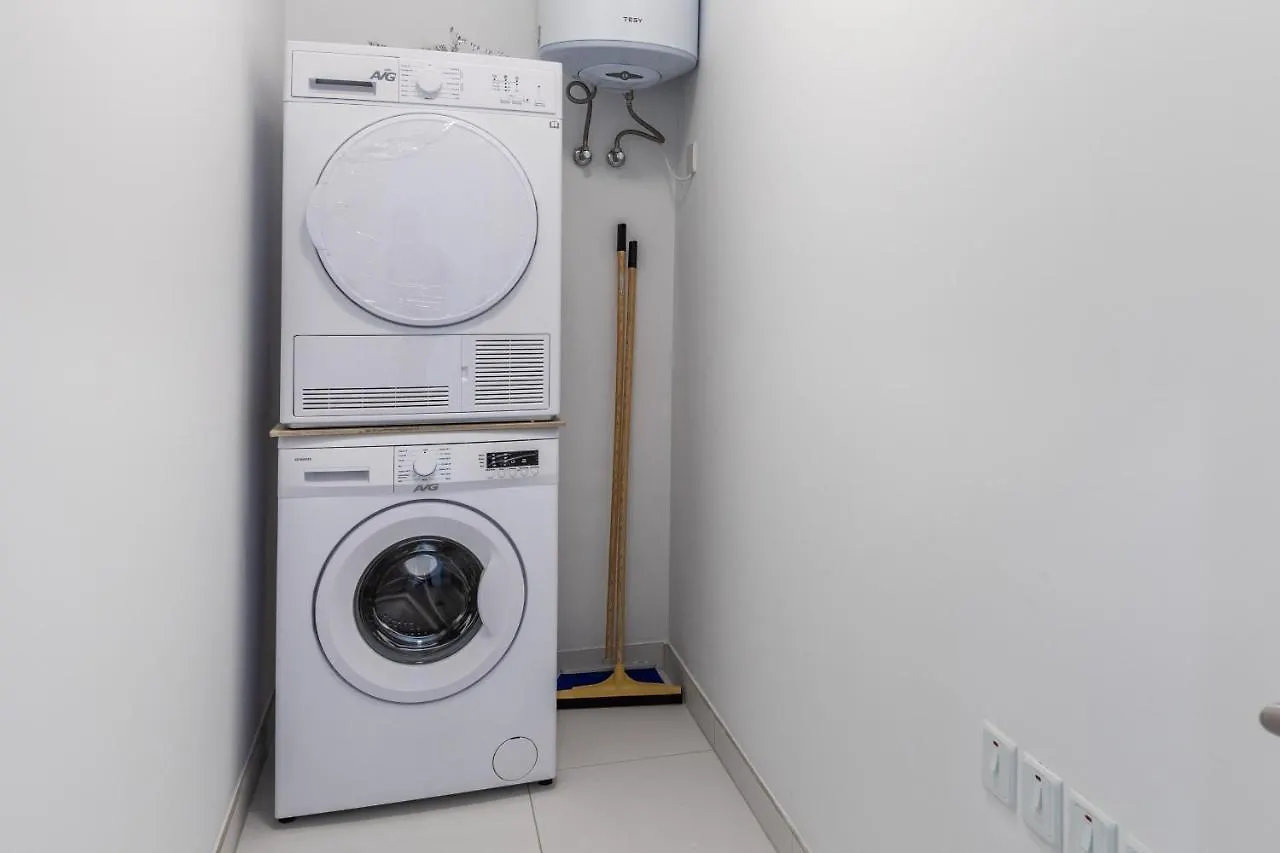 Apartment Your Home Away From Home - Top Floor Apt Close To The Beach & Entertainment Is-Swieqi