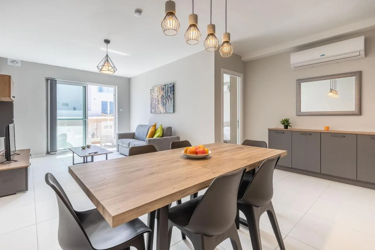 Your Home Away From Home - Top Floor Apt Close To The Beach & Entertainment Is-Swieqi 0*,