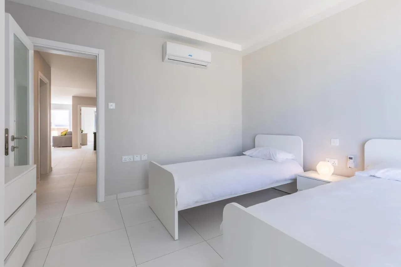 Apartment Your Home Away From Home - Top Floor Apt Close To The Beach & Entertainment Is-Swieqi