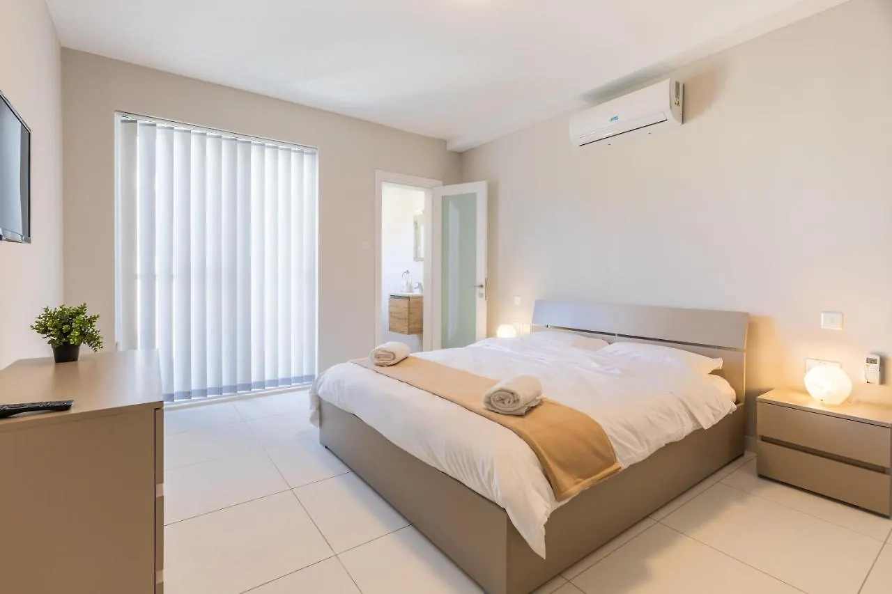 Your Home Away From Home - Top Floor Apt Close To The Beach & Entertainment Is-Swieqi 0*,  Malta