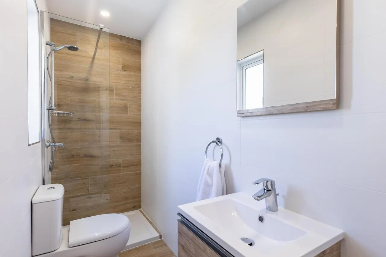 Your Home Away From Home - Top Floor Apt Close To The Beach & Entertainment Is-Swieqi Apartment